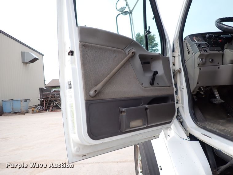 image for item DN1769 2000 Sterling LT9500  dump truck