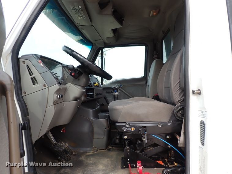 image for item DN1769 2000 Sterling LT9500  dump truck