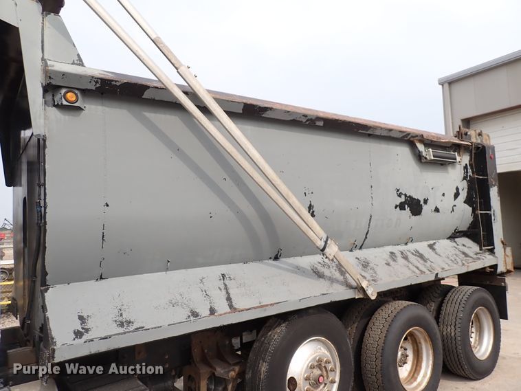 image for item DN1769 2000 Sterling LT9500  dump truck