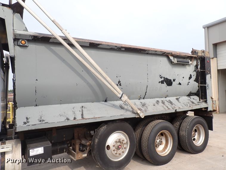 image for item DN1769 2000 Sterling LT9500  dump truck