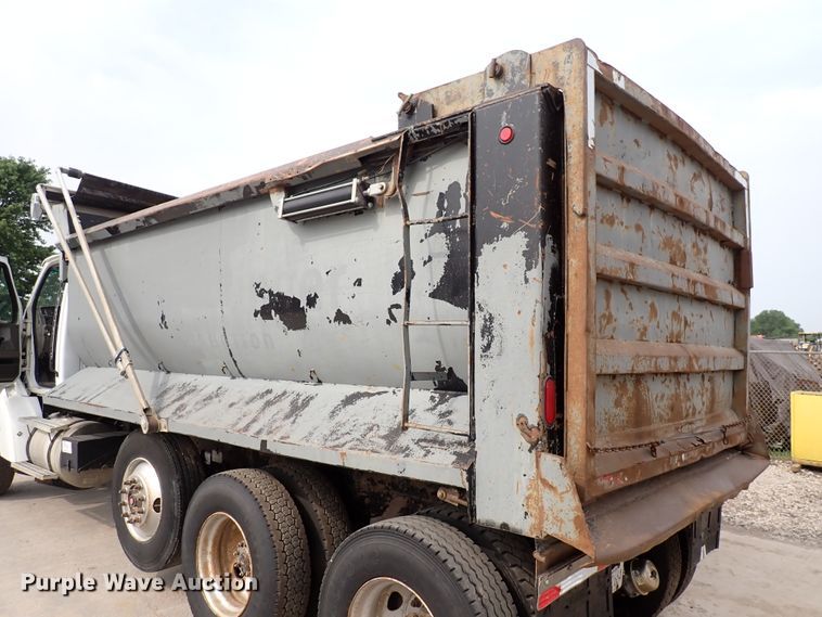 image for item DN1769 2000 Sterling LT9500  dump truck