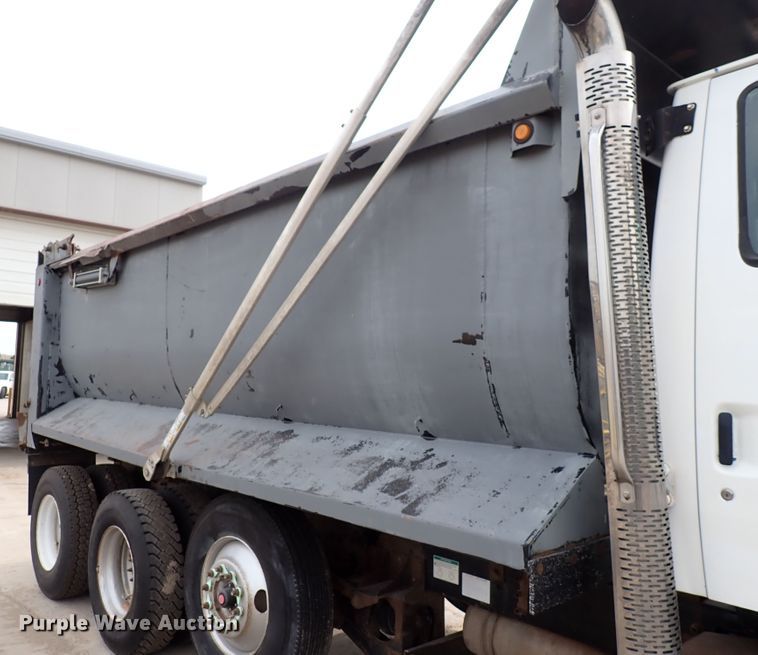 image for item DN1769 2000 Sterling LT9500  dump truck