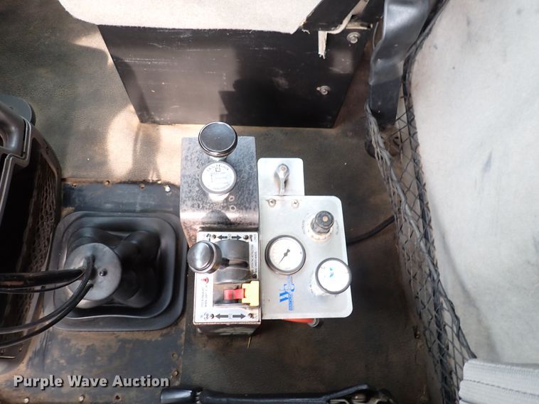 image for item DN1769 2000 Sterling LT9500  dump truck