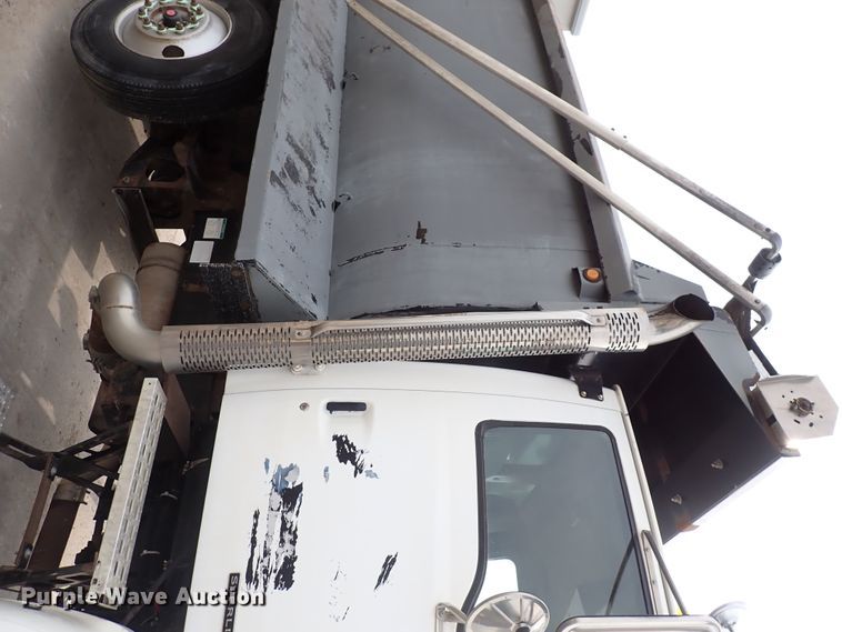 image for item DN1769 2000 Sterling LT9500  dump truck