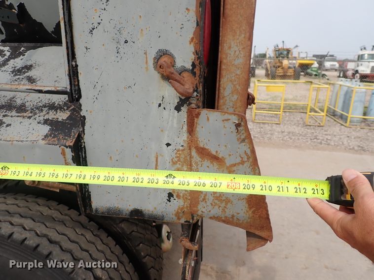 image for item DN1769 2000 Sterling LT9500  dump truck