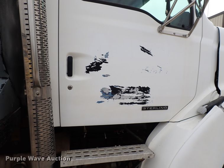 image for item DN1769 2000 Sterling LT9500  dump truck