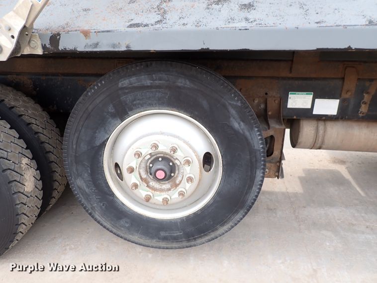 image for item DN1769 2000 Sterling LT9500  dump truck