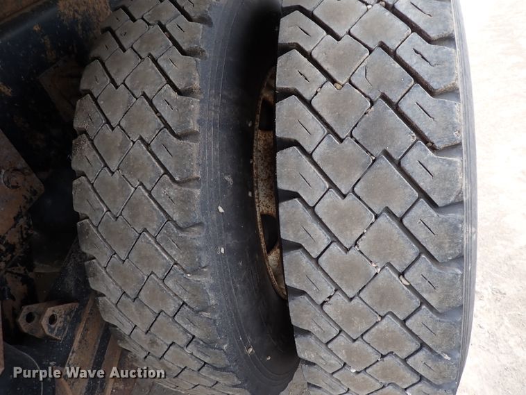 image for item DN1769 2000 Sterling LT9500  dump truck