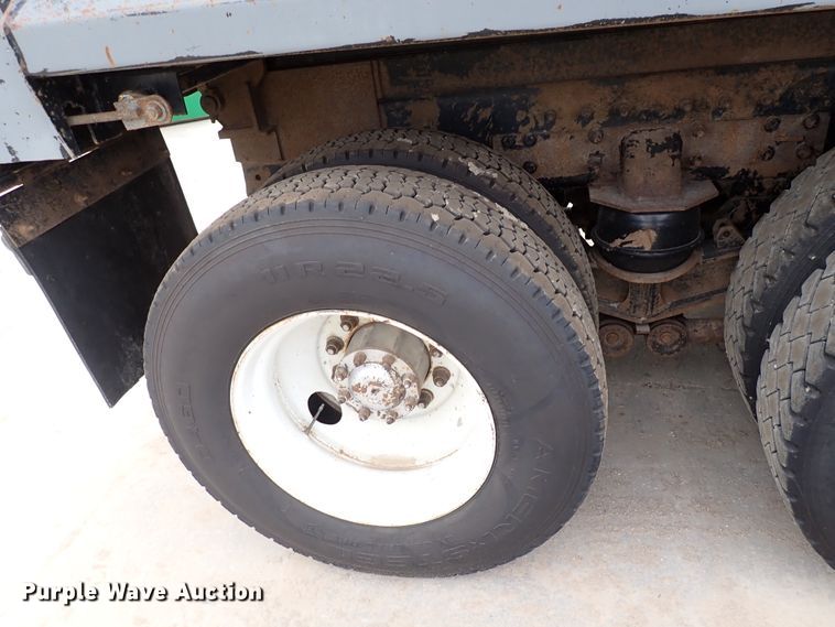 image for item DN1769 2000 Sterling LT9500  dump truck