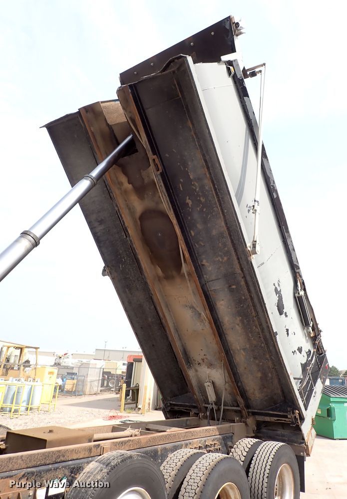 image for item DN1769 2000 Sterling LT9500  dump truck