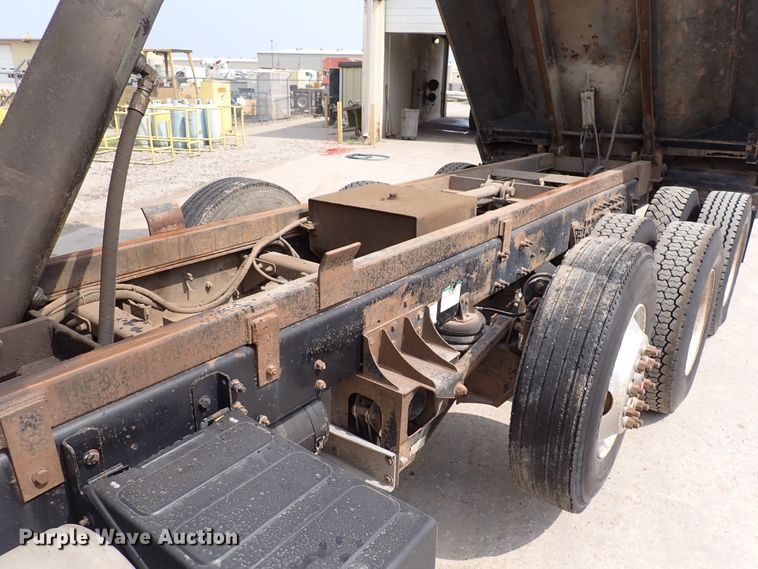 image for item DN1769 2000 Sterling LT9500  dump truck