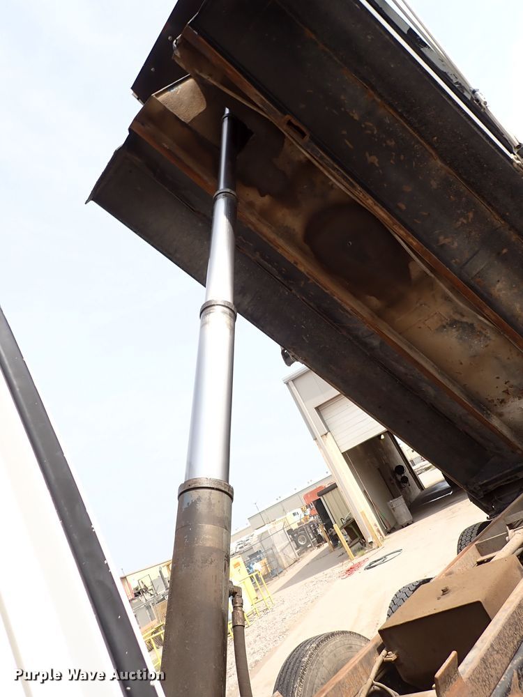 image for item DN1769 2000 Sterling LT9500  dump truck