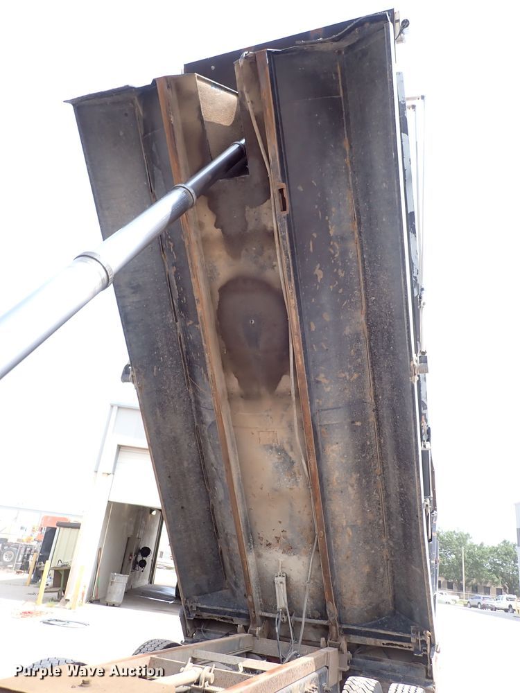 image for item DN1769 2000 Sterling LT9500  dump truck