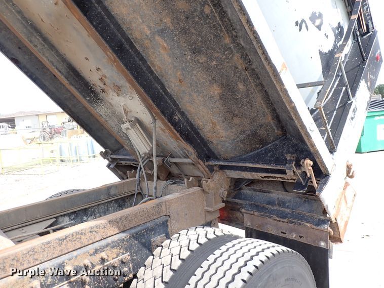 image for item DN1769 2000 Sterling LT9500  dump truck