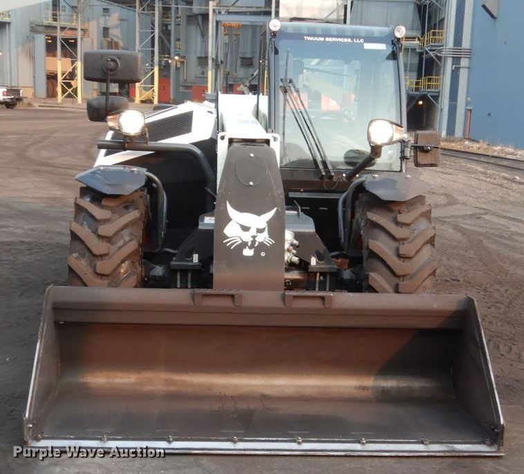 image for item HI9915 2018 Bobcat V519  telehandler