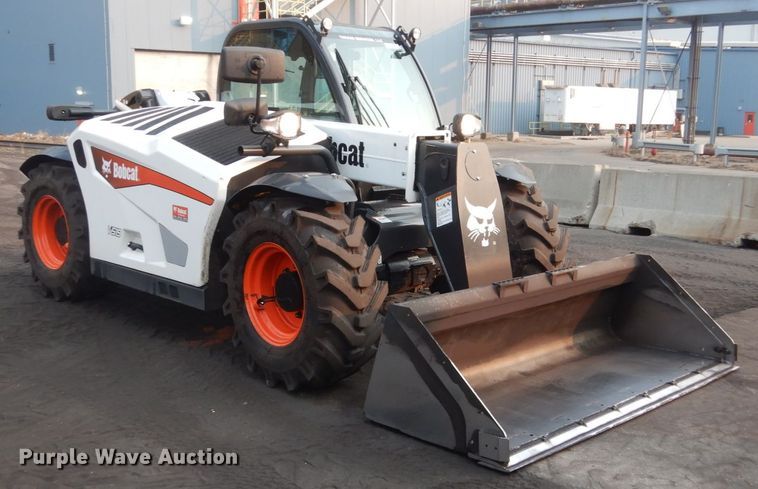 image for item HI9915 2018 Bobcat V519  telehandler