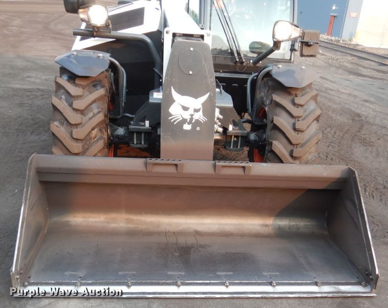 image for item HI9915 2018 Bobcat V519  telehandler