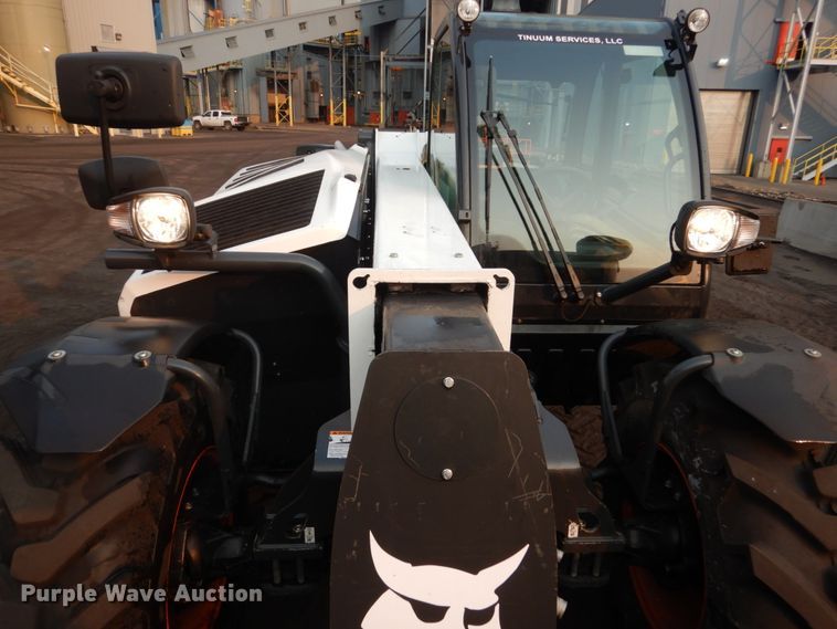 image for item HI9915 2018 Bobcat V519  telehandler