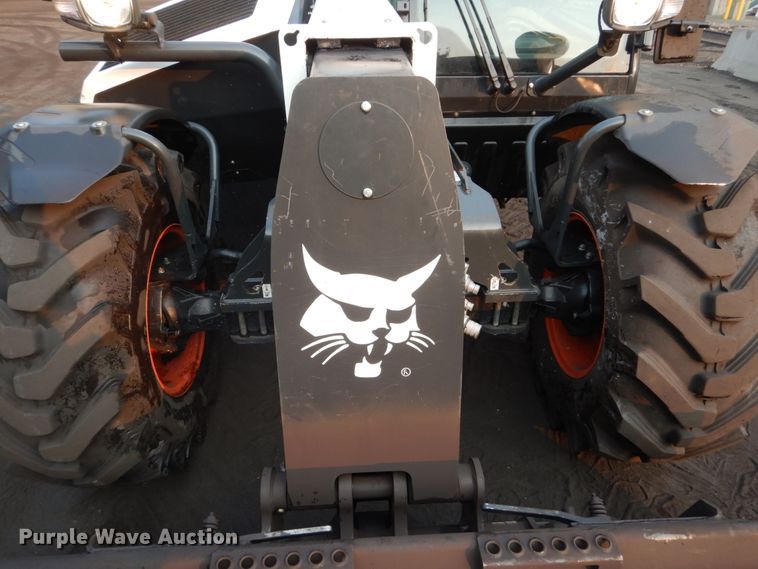 image for item HI9915 2018 Bobcat V519  telehandler