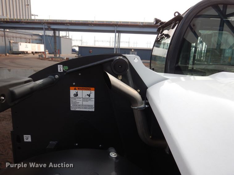 image for item HI9915 2018 Bobcat V519  telehandler