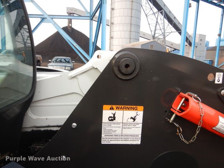 image for item HI9915 2018 Bobcat V519  telehandler