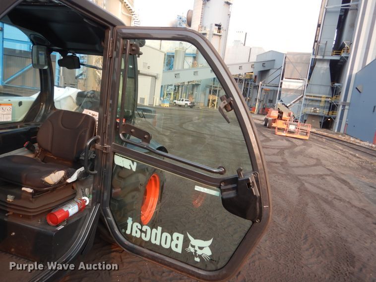 image for item HI9915 2018 Bobcat V519  telehandler