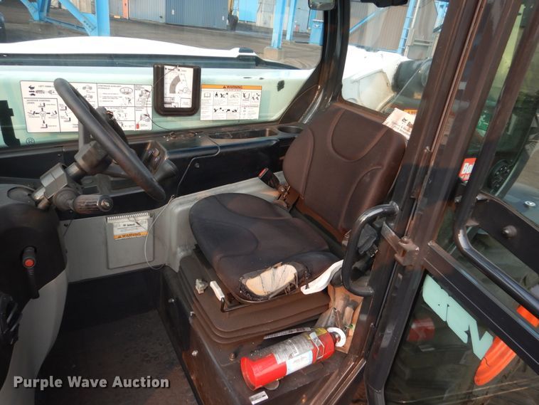 image for item HI9915 2018 Bobcat V519  telehandler