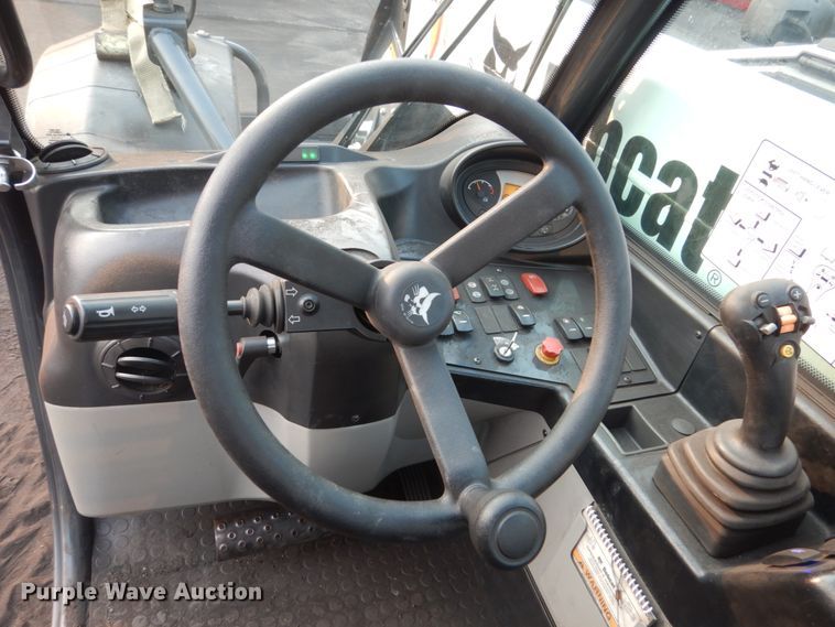 image for item HI9915 2018 Bobcat V519  telehandler