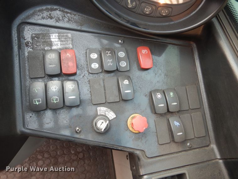 image for item HI9915 2018 Bobcat V519  telehandler