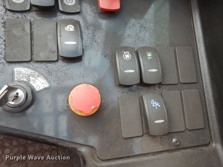 image for item HI9915 2018 Bobcat V519  telehandler