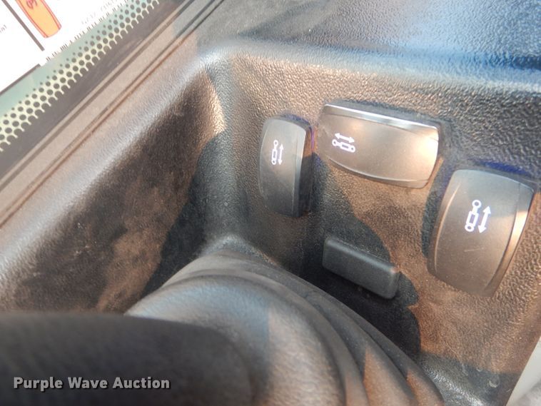 image for item HI9915 2018 Bobcat V519  telehandler