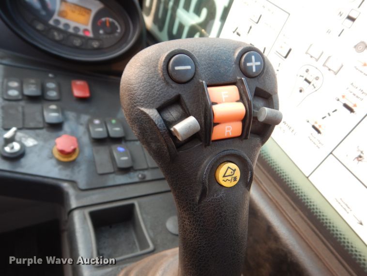 image for item HI9915 2018 Bobcat V519  telehandler