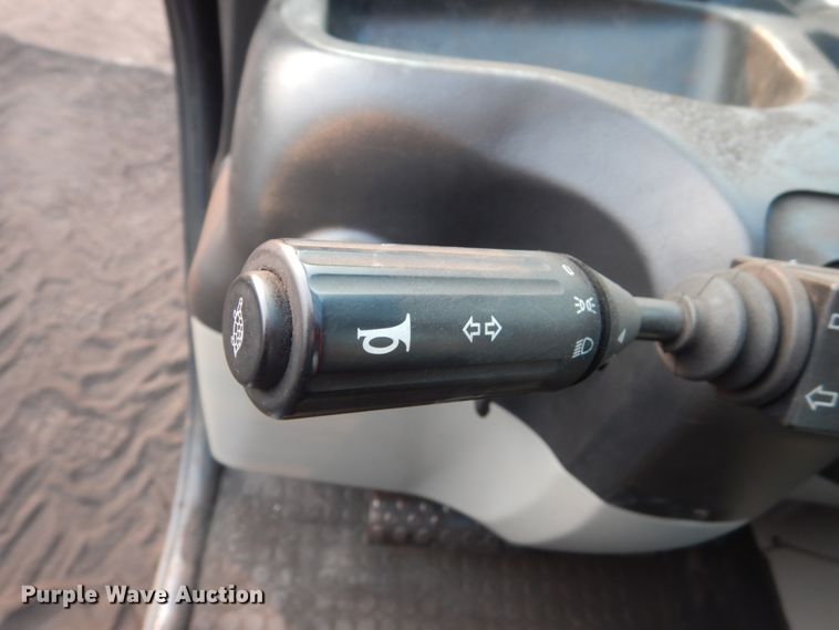 image for item HI9915 2018 Bobcat V519  telehandler