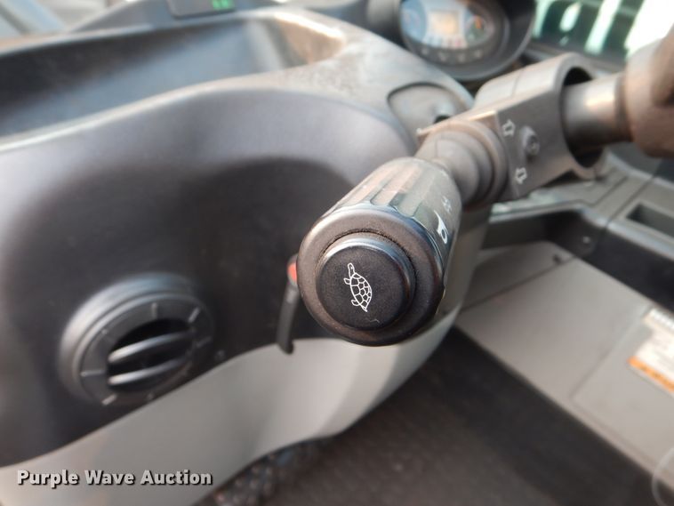 image for item HI9915 2018 Bobcat V519  telehandler