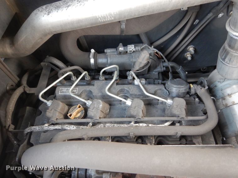 image for item HI9915 2018 Bobcat V519  telehandler