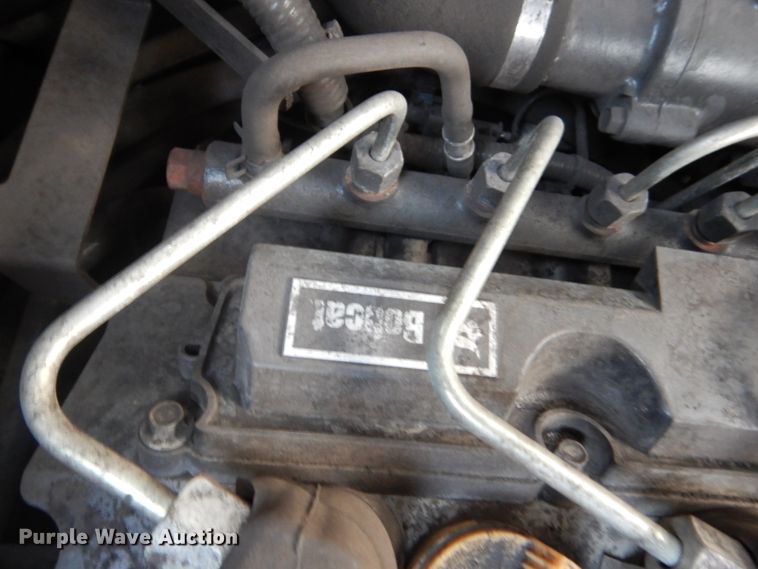 image for item HI9915 2018 Bobcat V519  telehandler