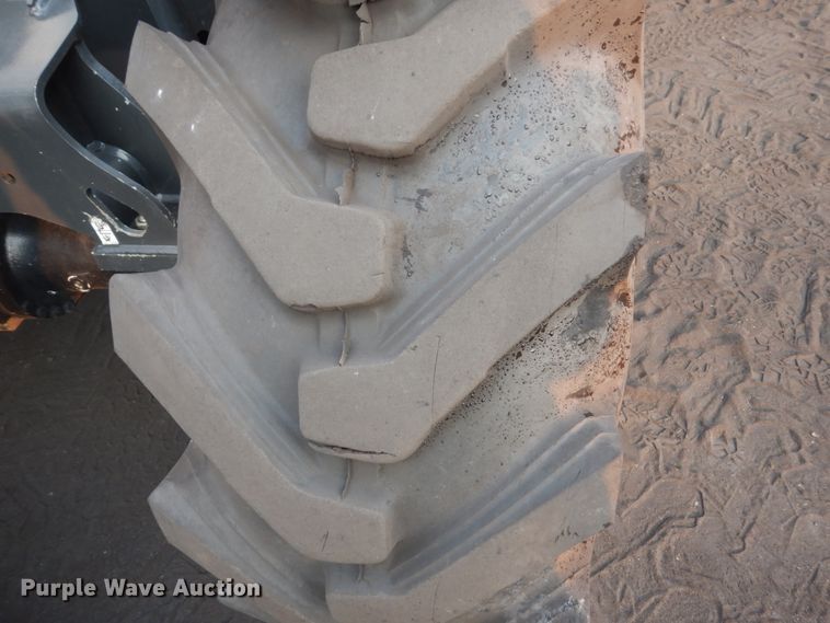 image for item HI9915 2018 Bobcat V519  telehandler