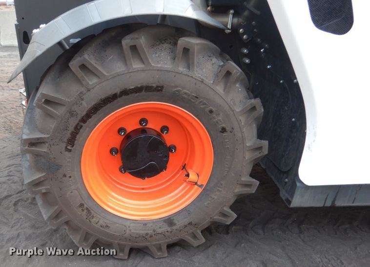 image for item HI9915 2018 Bobcat V519  telehandler