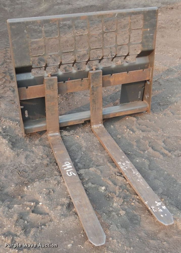 image for item HI9915 2018 Bobcat V519  telehandler