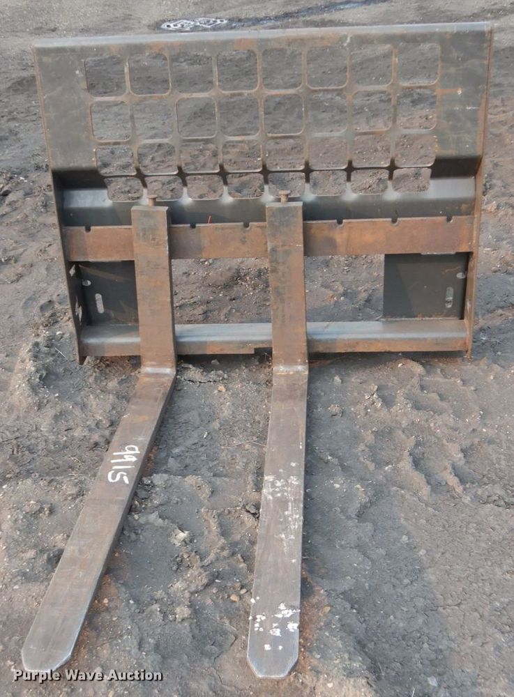 image for item HI9915 2018 Bobcat V519  telehandler