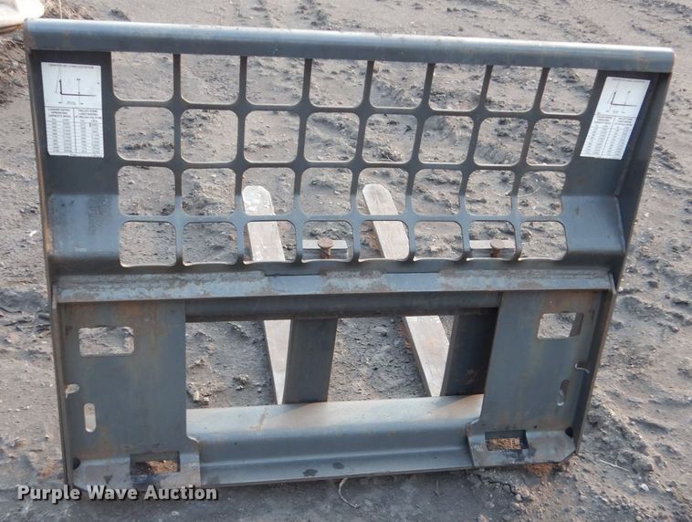 image for item HI9915 2018 Bobcat V519  telehandler