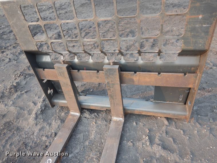 image for item HI9915 2018 Bobcat V519  telehandler