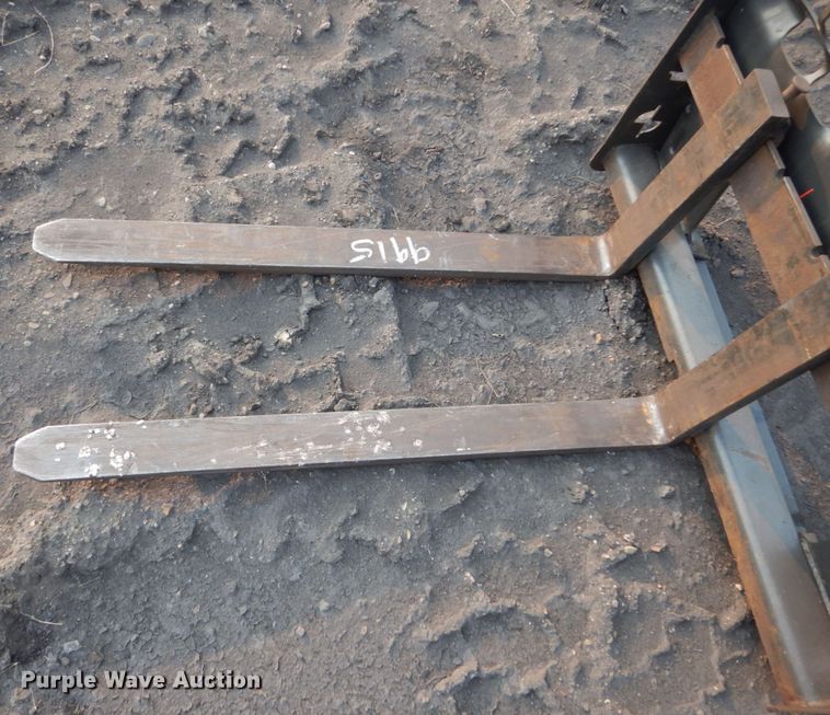 image for item HI9915 2018 Bobcat V519  telehandler