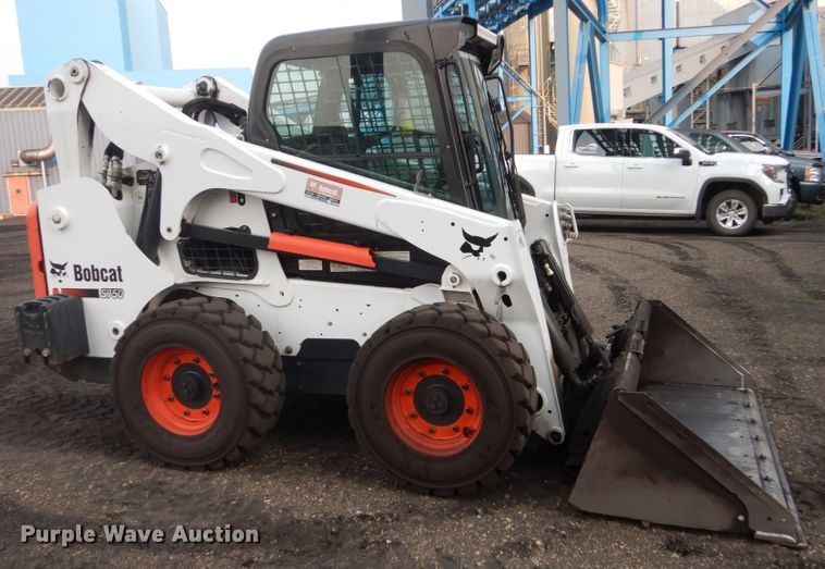 image for item HI9916 2013 Bobcat S750  skid steer loader
