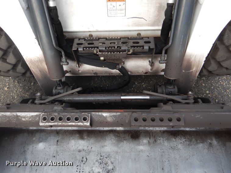 image for item HI9916 2013 Bobcat S750  skid steer loader