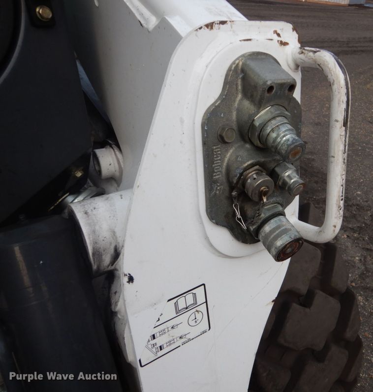 image for item HI9916 2013 Bobcat S750  skid steer loader
