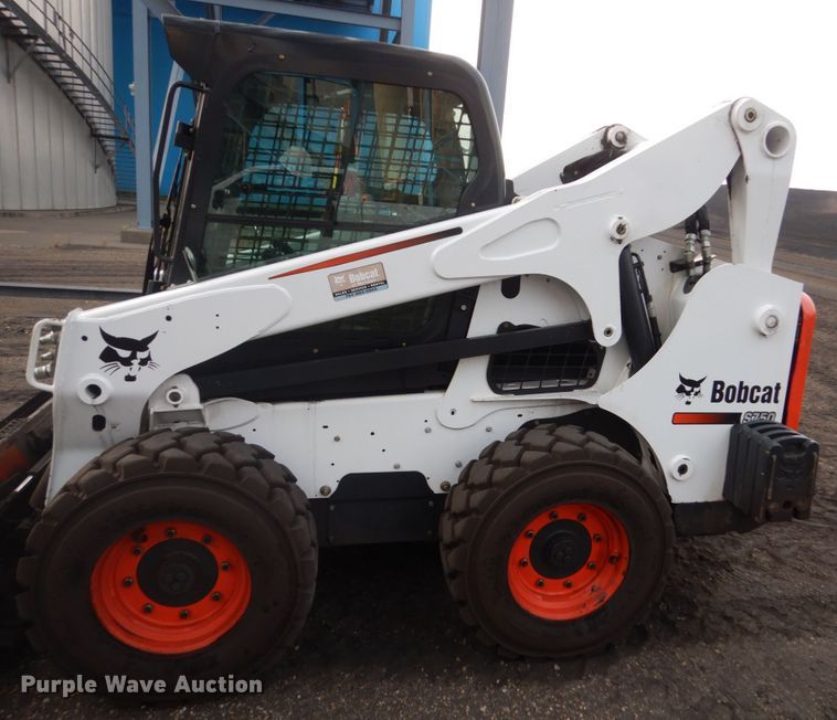 image for item HI9916 2013 Bobcat S750  skid steer loader