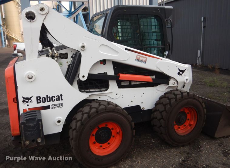 image for item HI9916 2013 Bobcat S750  skid steer loader