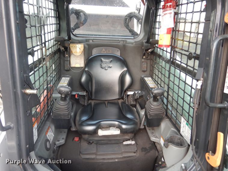 image for item HI9916 2013 Bobcat S750  skid steer loader