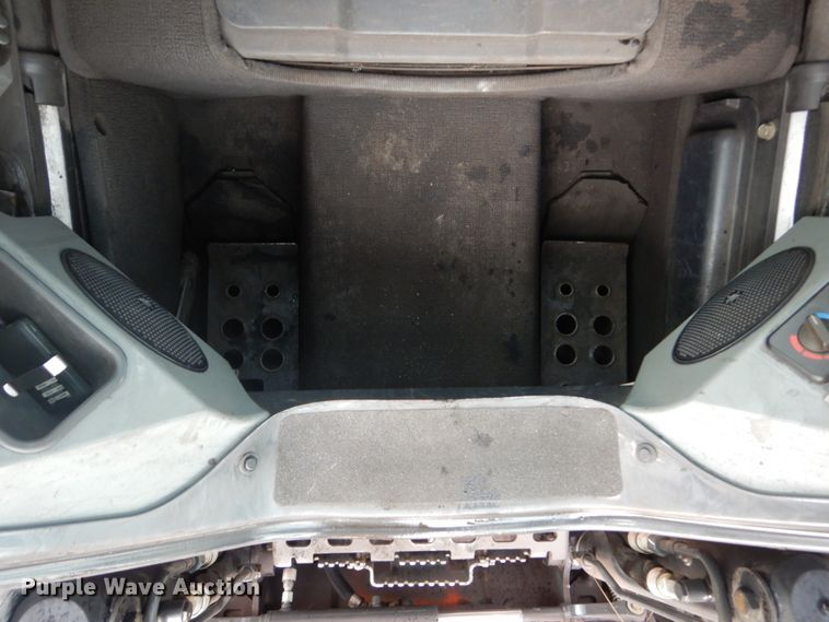 image for item HI9916 2013 Bobcat S750  skid steer loader